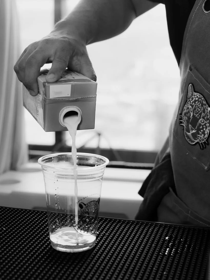 Detalle de preparación en blanco y negro
