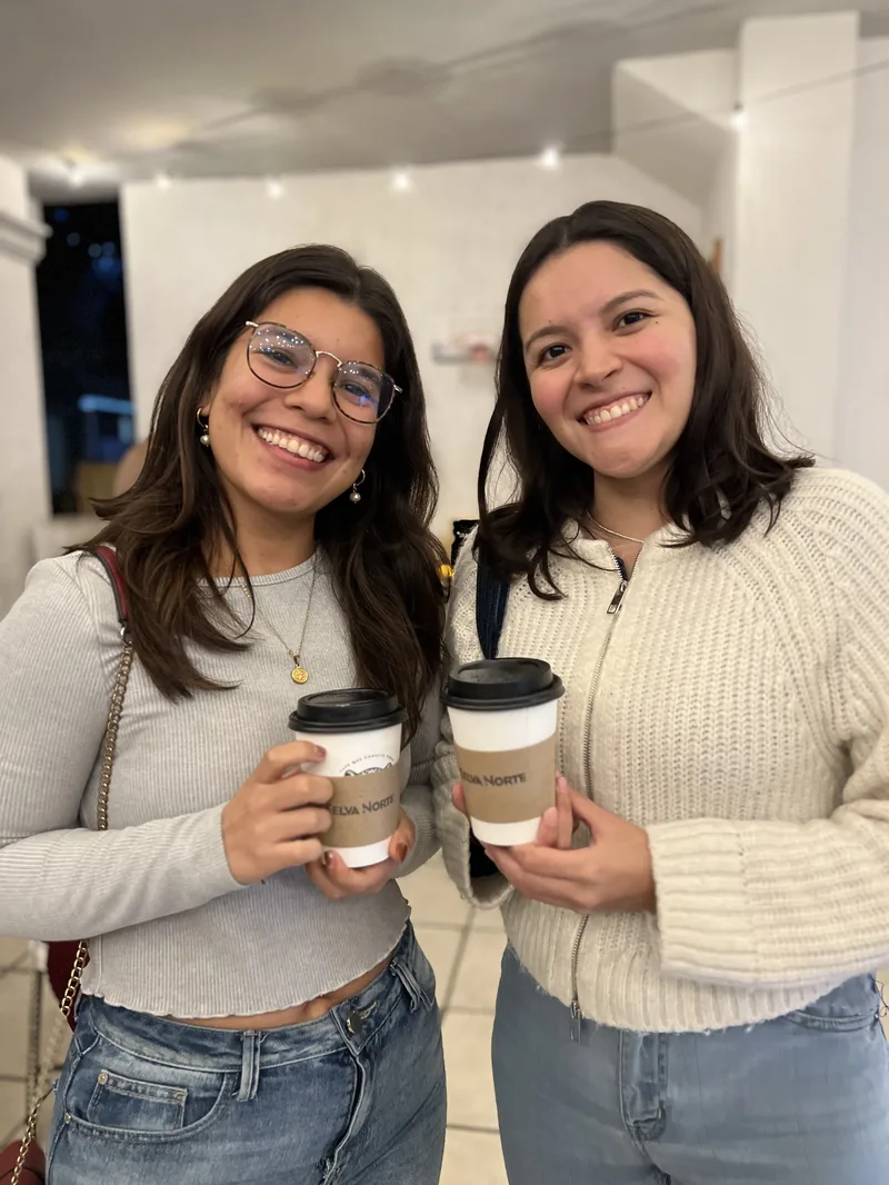 Amigas con su café Selva Norte